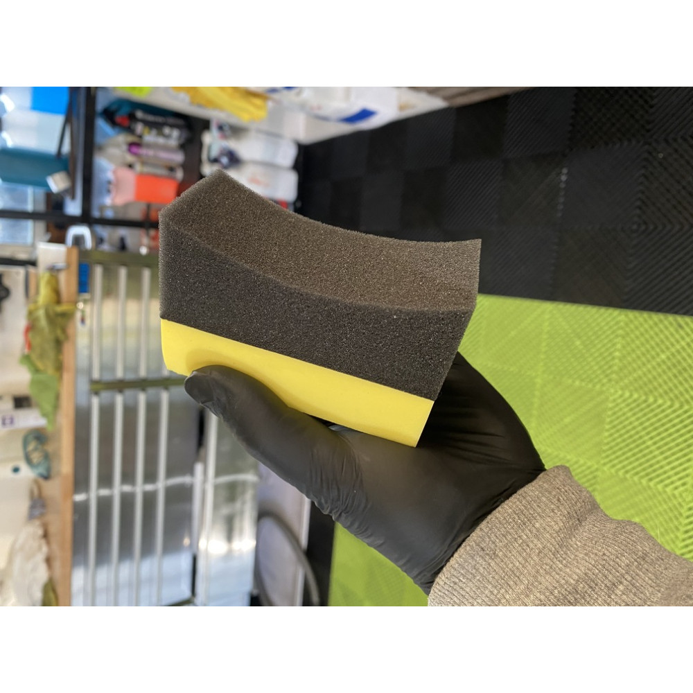 Tyre dressing applicator