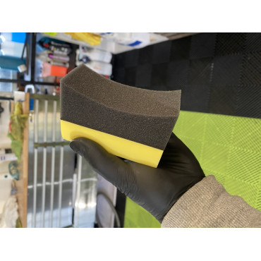 Tyre dressing applicator